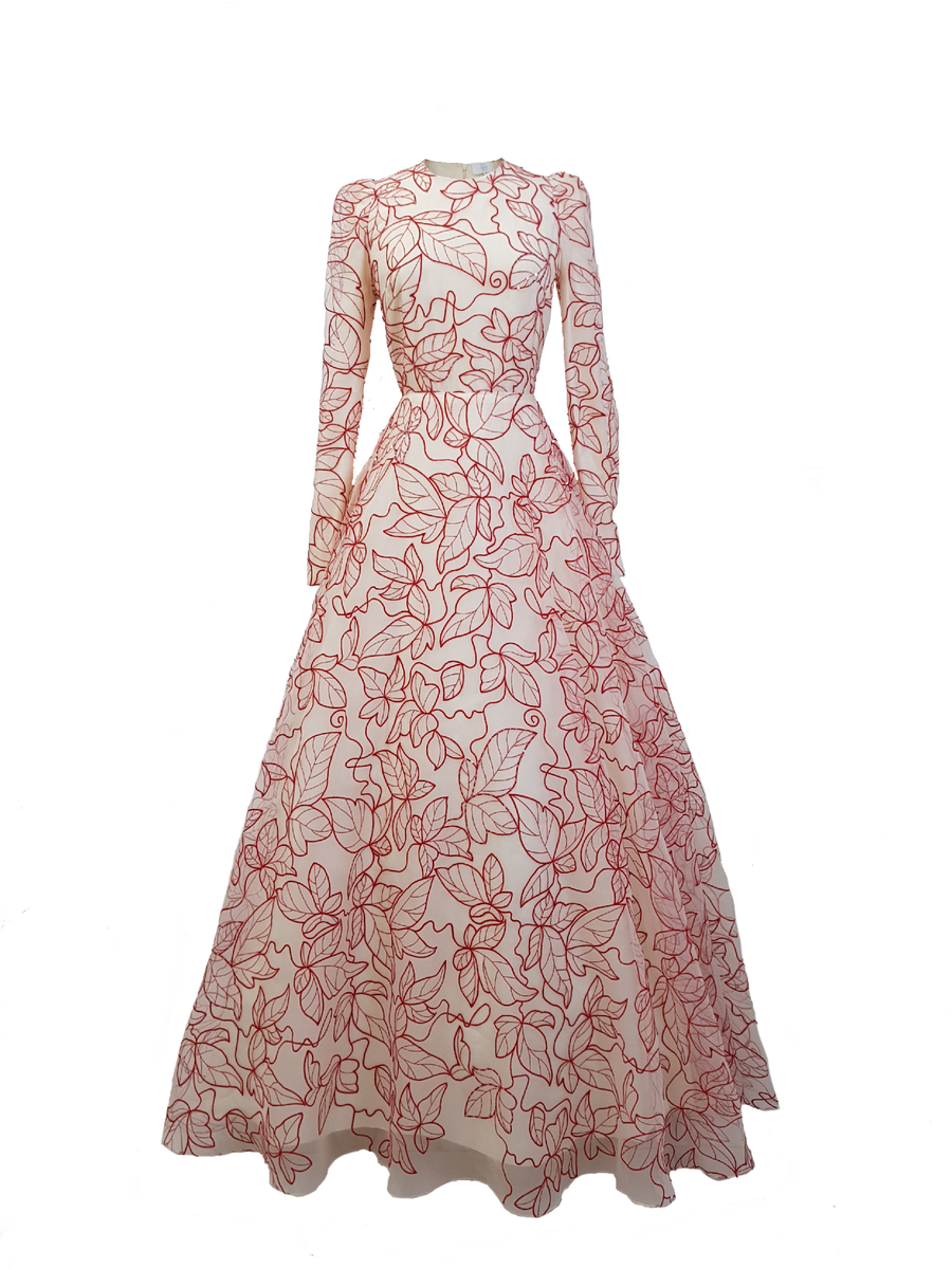 Самое дорогое платье которое я нашел на официальном сайте стоит 170.000 руб