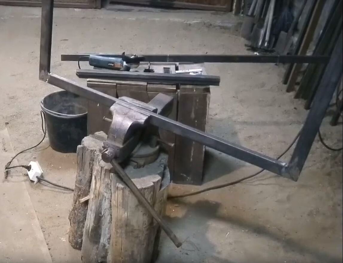  Вот такие первые швы получились. Конечно я их зашкурил, дабы не позориться.