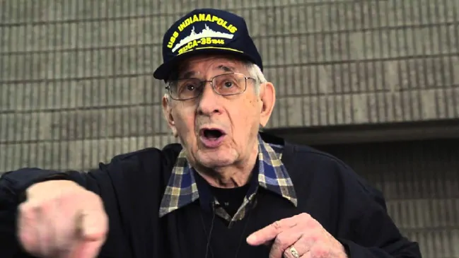 Сержант Эдгар Харрелл пережил худшую атаку акул всех времен. Предоставлено: YouTube.