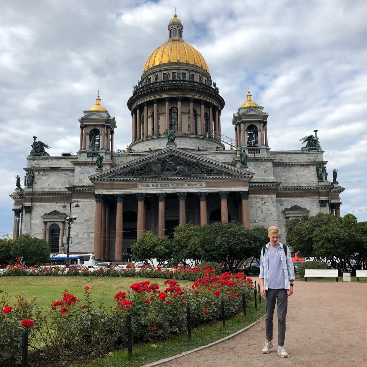 Мне хватает и одного раза в год в России, чтобы увидеться со всеми, покушать русскую еду и послушать наш язык:)