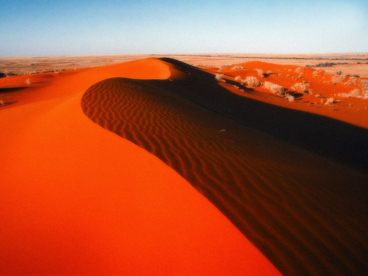 И пустыня-то какая красивая