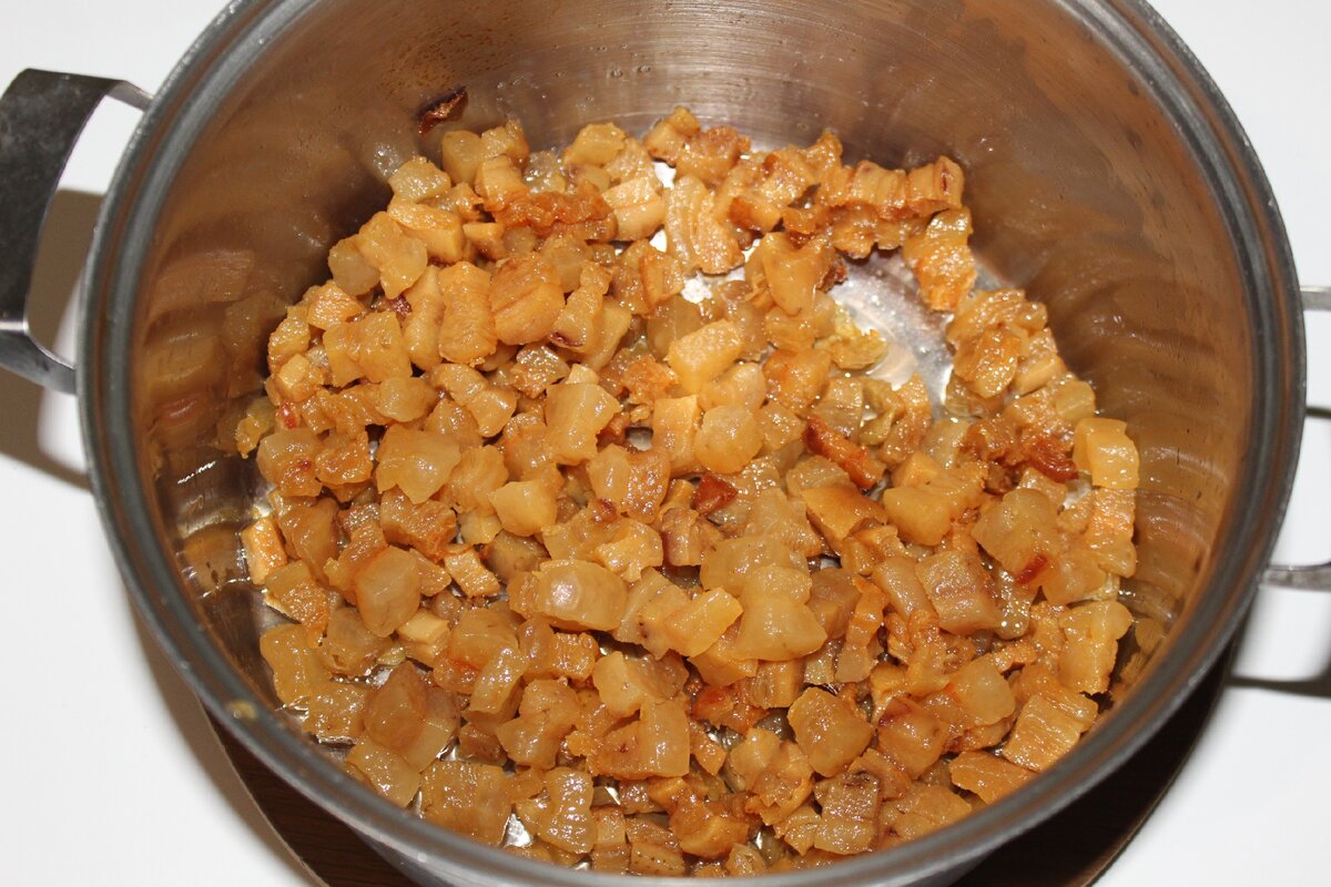 Смалец с луком, яблоком и чесноком, пошаговый рецепт на ккал, фото, ингредиенты - Эллиса