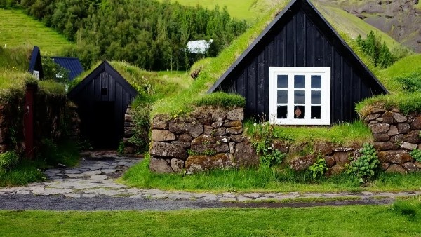 реконструкция поселения викингов.