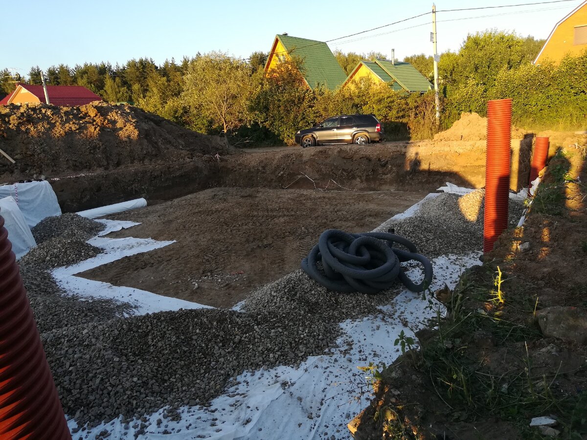 Каждый колодец будет подрезан по высоте и закрыт полимерной крышкой. В них можно будет заглядывать для определения текущего уровня воды.