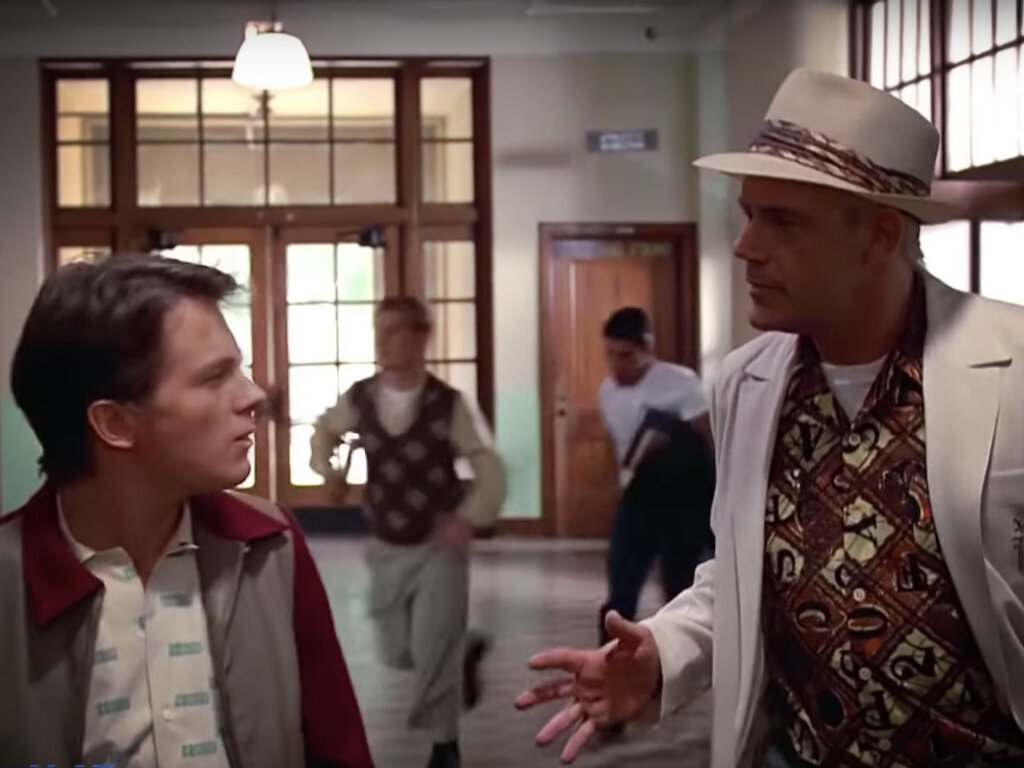 Марти Макфлай (Том Холланд) и Док Браун (Роберт Дауни Младший) — известные путешественники во времени!