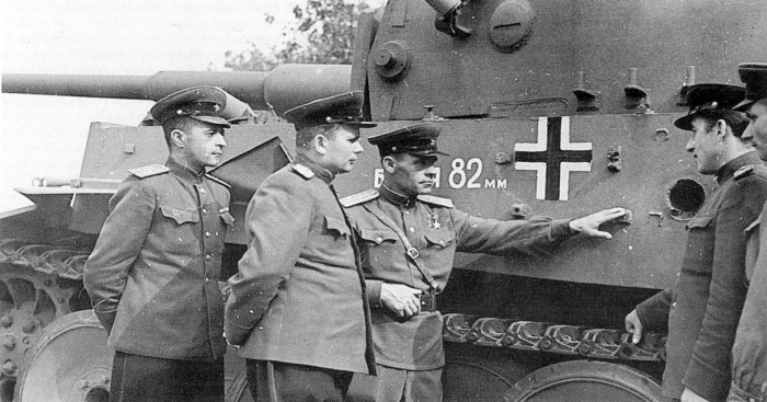  

Мало кто знает, что во времена Великой Отечественной войны советские солдаты тоже получали зарплату, а боевые подвиги поощрялись не только медалями и званиями, но и денежными премиями. Это ни в коем случае не принижает героизма бойцов Красной армии, просто это часть военной истории, которой хотелось бы поделиться с нашим читателям.
