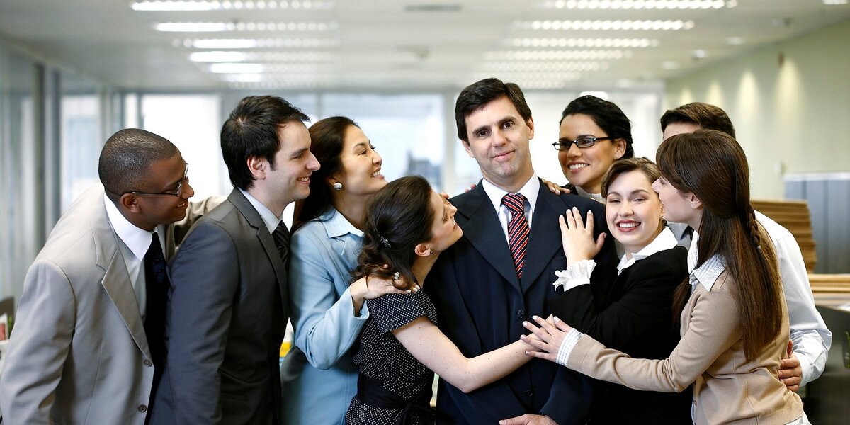 Руководителю сложно угодить всем и каждому, но подчиненные должны его уважать и ценить