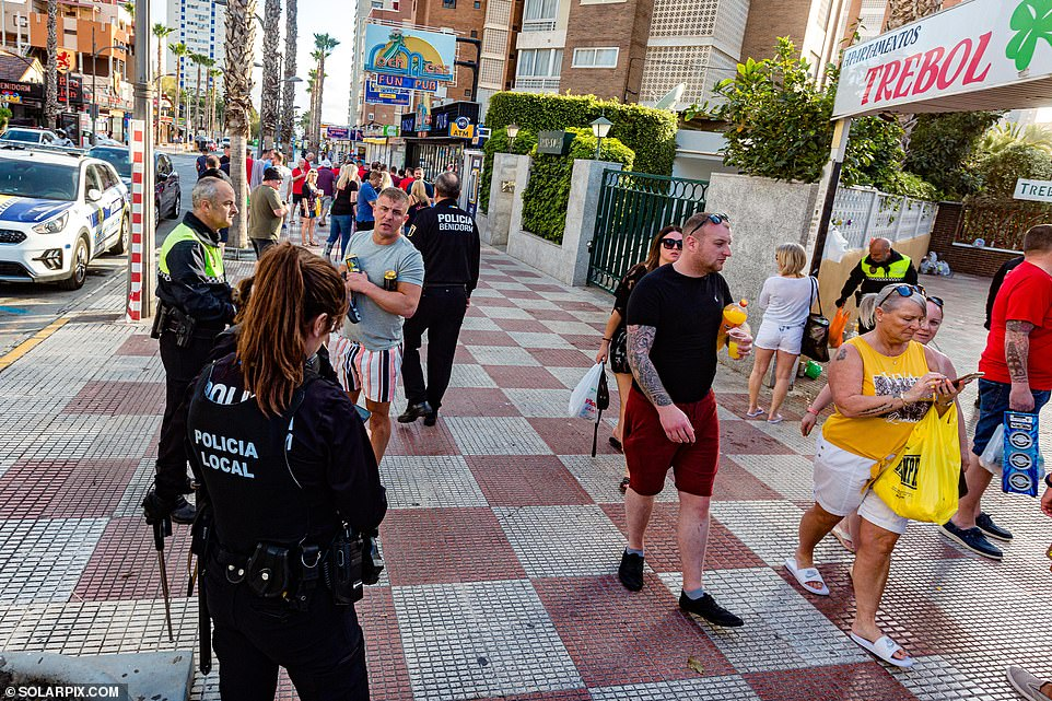 Британские туристы протестуют в Испании