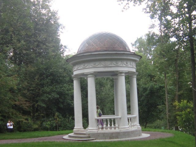 Беседка в парке