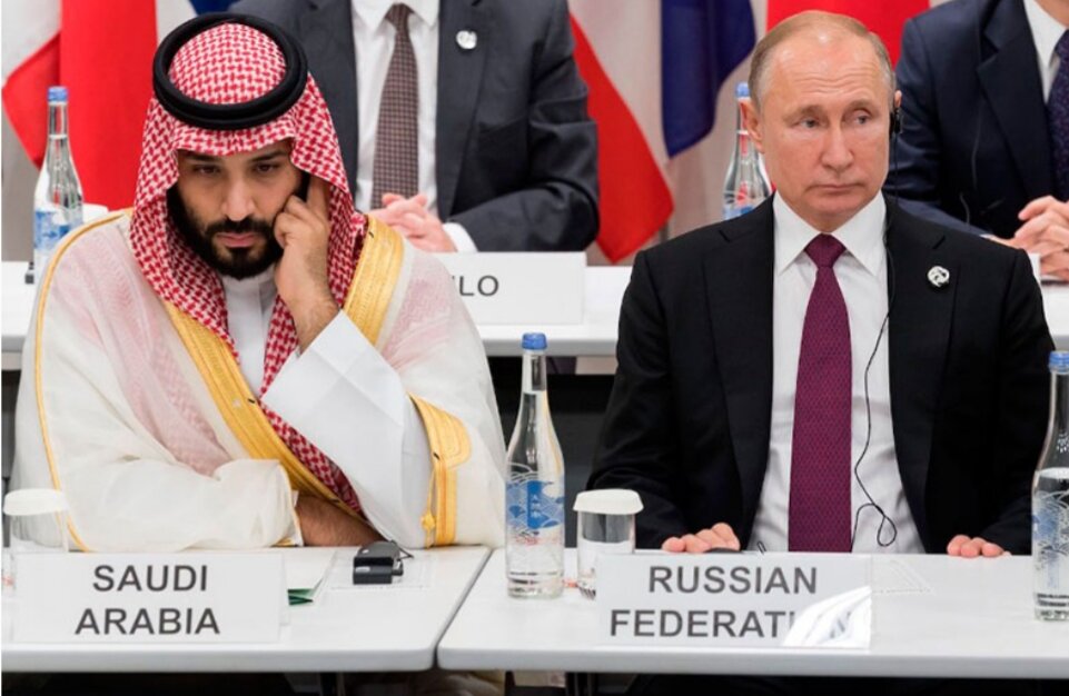 Говорят что Шейх Саудовской Аравии позвонил Путину,а он не взял трубку назло арабы понижение цены на нефть потом Путина звонил Шейху и никто не брал трубку