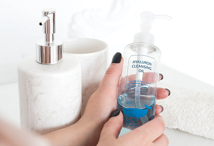 Гидрофильное масло можно использовать в качестве локальной маски для очищения пор.