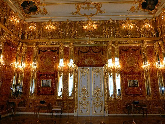 Янтарная комната      Источник: commons.wikimedia.org/