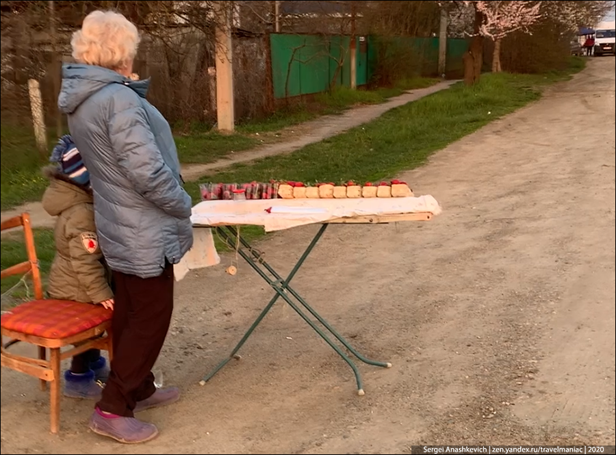 Купил у бабушки с внучкой клубничку в Адыгее. А они обманули меня, что вкусная