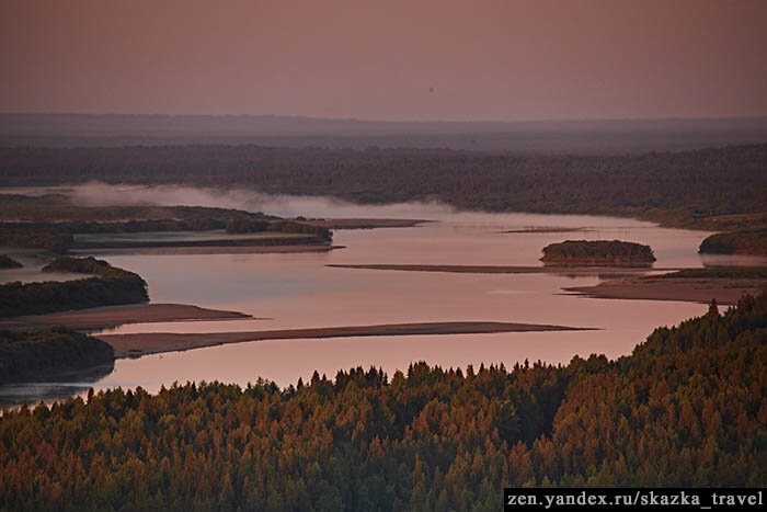 Река на рассвете