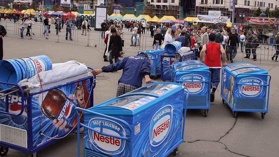 это утро нового дня - так же происходит вечером только тащат в другую сторону