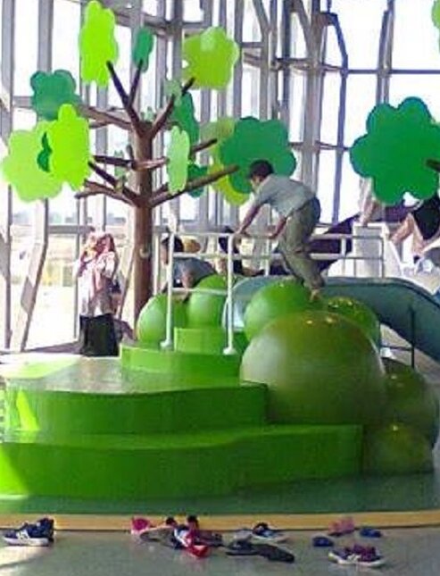 Для выявления наклонностей ребёнка не нужны длинные психологические тесты, они привносят элемент искусственности, надуманности, их не любят ни дети, ни взрослые. Намного больше Вы узнаете о ребёнке во время игры... 