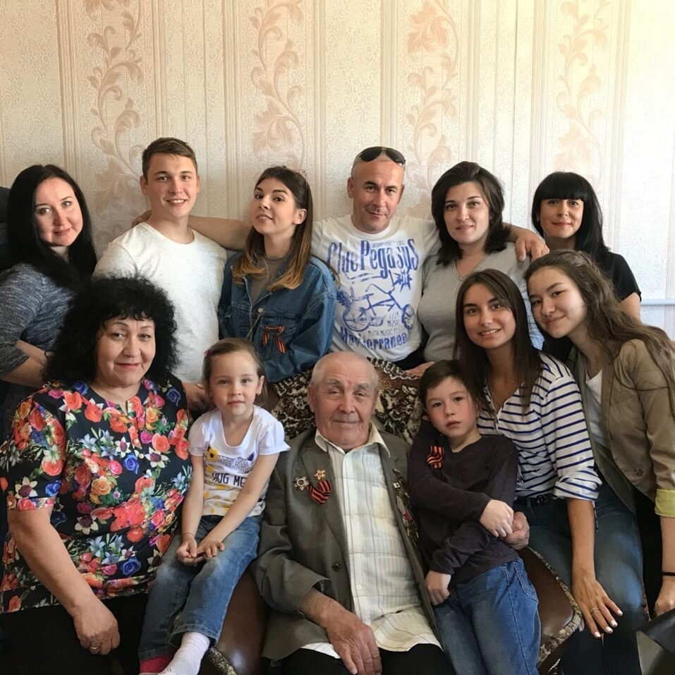 С дочерью Флерой, внуками, правнуками. Поддержите, друзья,  канал лайком и подпиской!