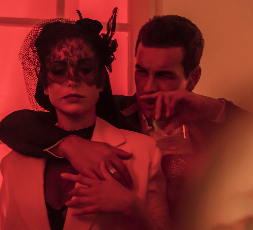 Кадры из серила "Влечение"