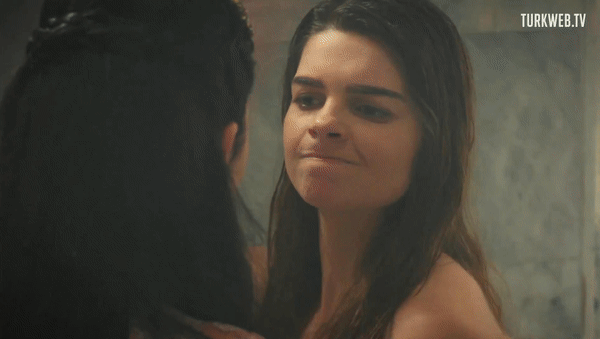 Михримах Султан ударяет Эсмахан Султан