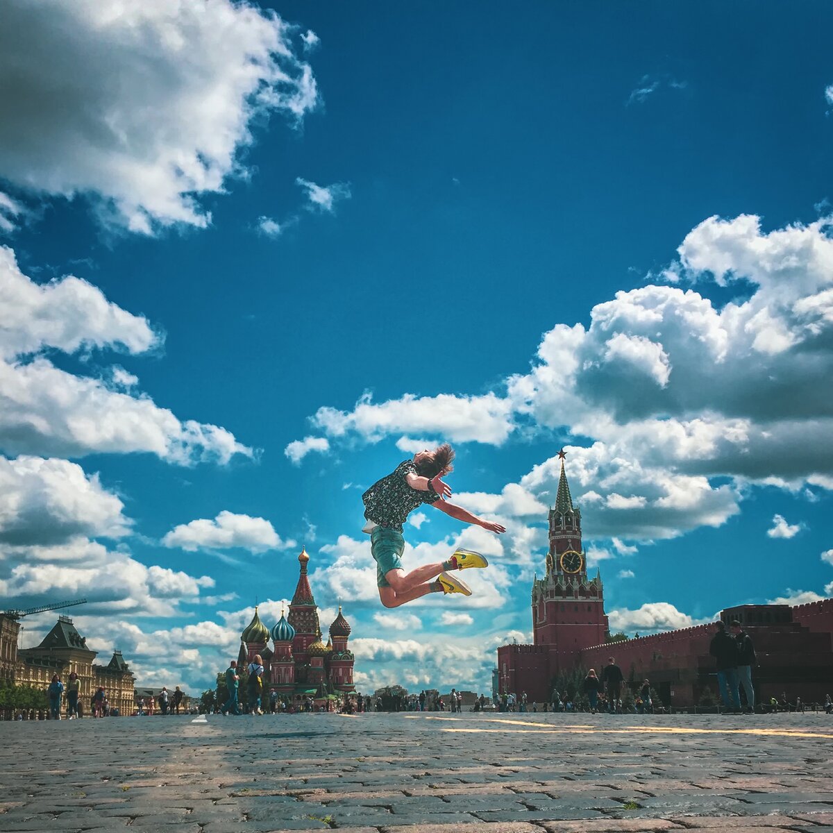 Выше Кремля