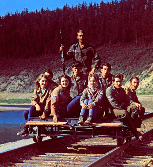 Студенческий стройотряд 1980-х годов. (Это и другие фото в публикации взяты со свободных источников Интернета).