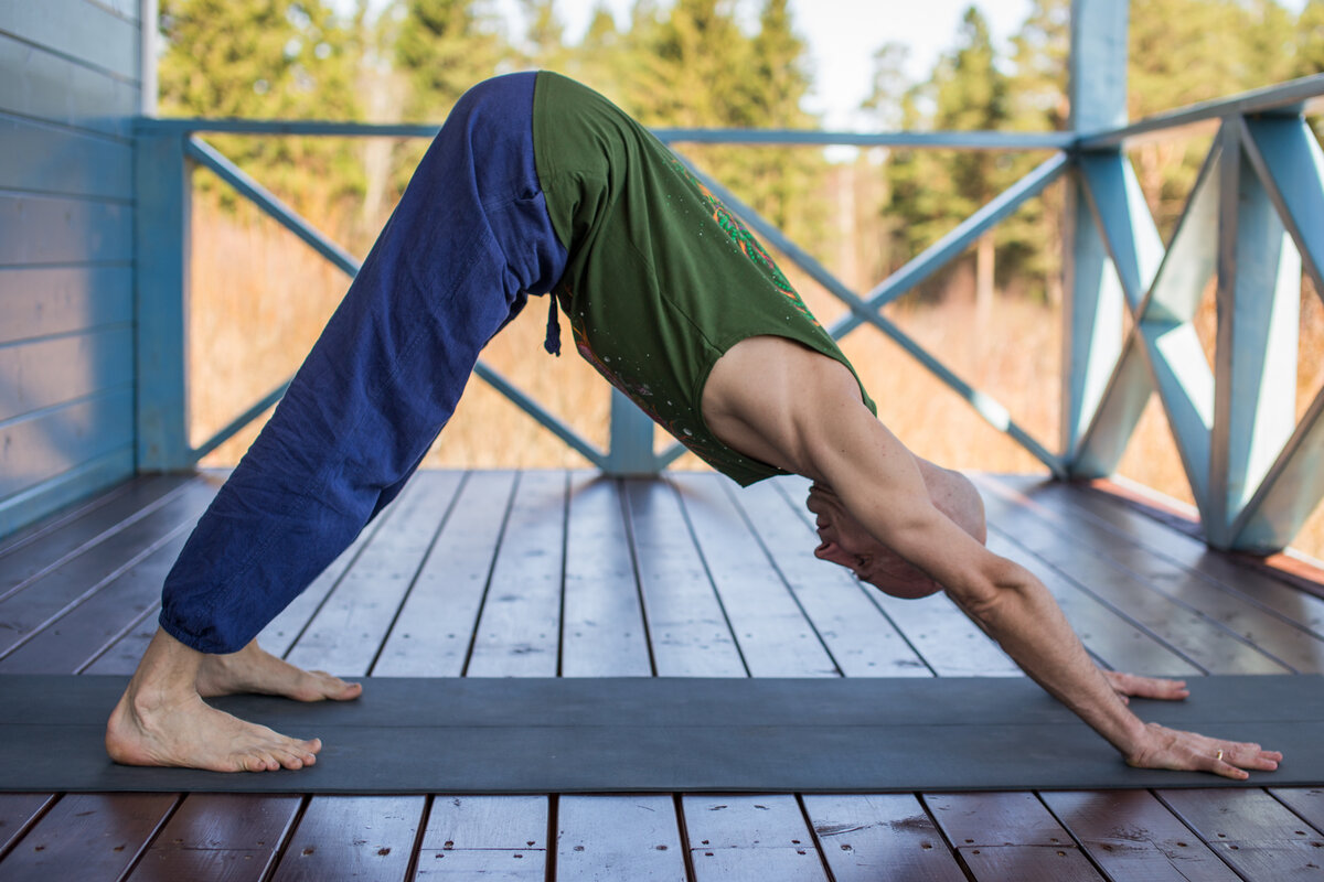 Делимся одной из вариаций утреннего комплекса упражнений йоги Сурья Намаскар