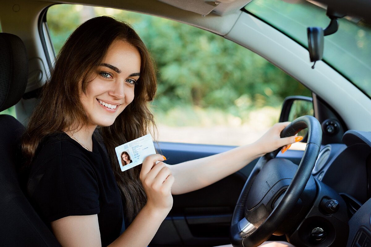 Можно ли улыбаться на фото на права водительские