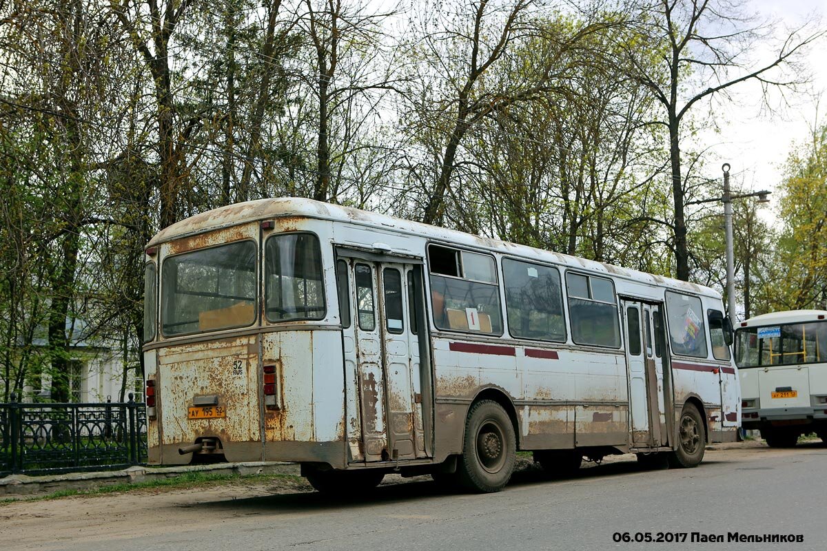 Многие "677-ые" уже не красили в конце 2010-х. Их состояние внешне было не очень презентабельным. 
