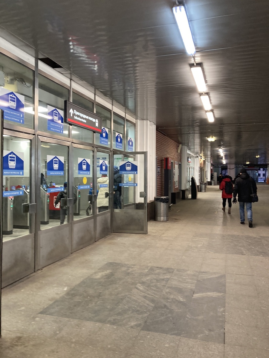 Казанский вокзал. Выход с пригородным электричек