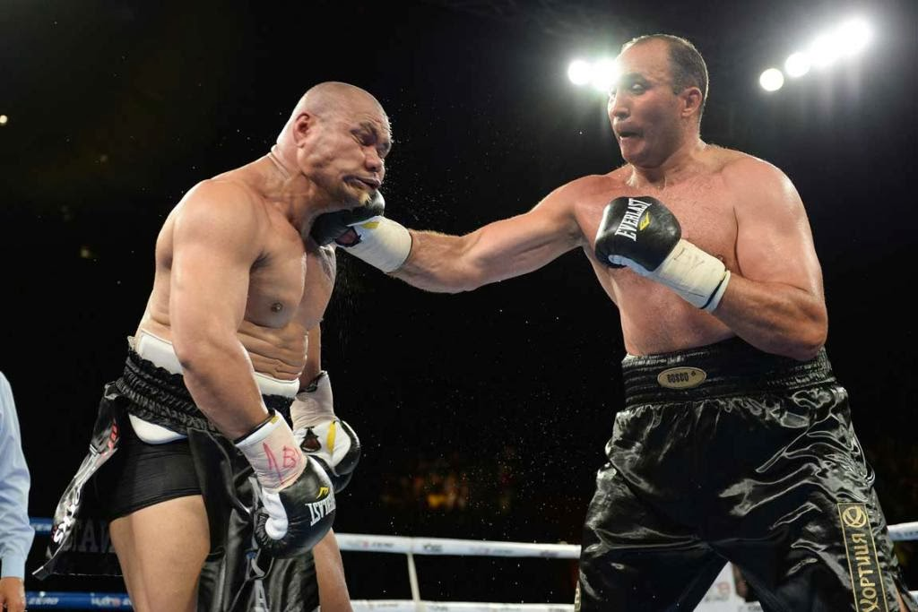 Туа пропускает удар от Устинова