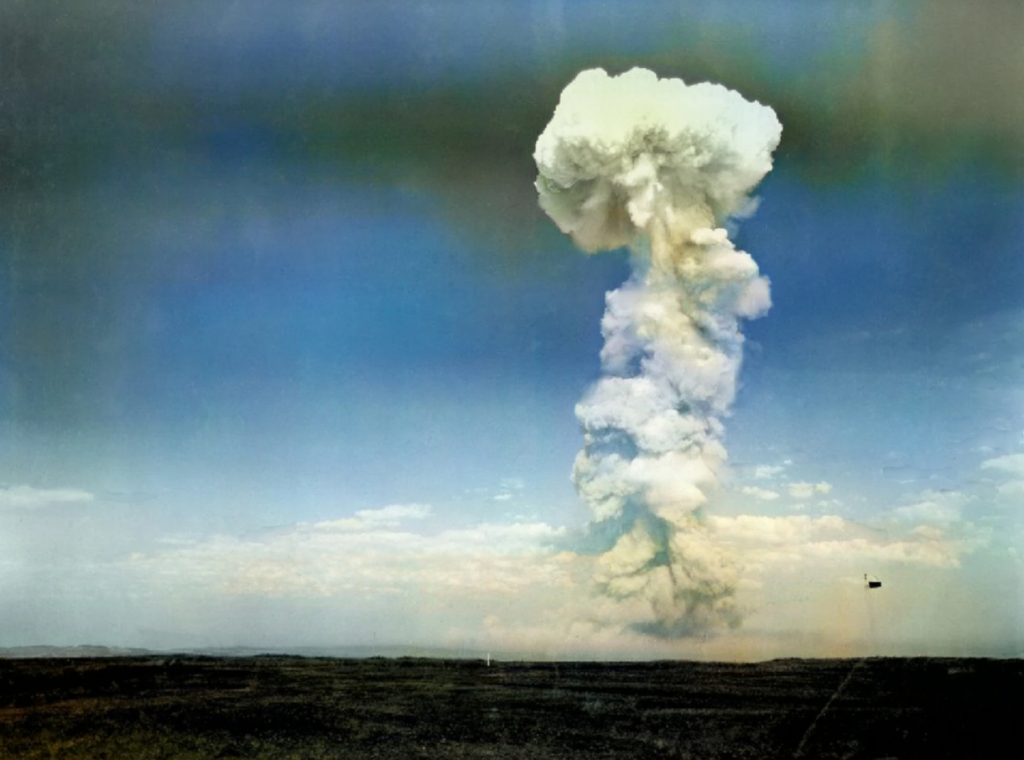 Тоцкий ядерный взрыв. Тоцкий ядерный взрыв 1954. Тоцкое 2 ядерный взрыв. Испытание атомной бомбы в Тоцком Оренбургской области. Атомный взрыв в Тоцком.