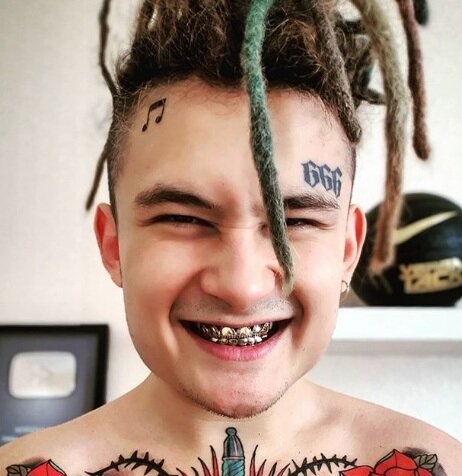 Самый эпатажный исполнитель страны, получивший премию «Музыкант года» от журнала GQ,, недавно стал ещё и совладельцем ресторана в центре Москвы.