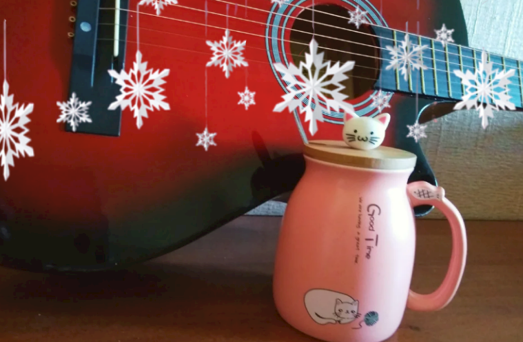 Картинка в помощь читателям, чтобы распознавать на канале тему песен прошлых лет. 