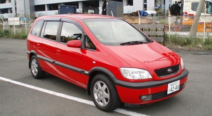 Opel Zafira, семейный автомобиль с исчезающим рядом сидений.