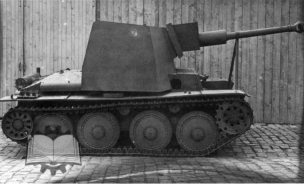 Опытный образец 7,5 cm Stu.Kan. auf Pz.Kpfw.38(t), весна 1942 года. Собственно говоря, уже тут возникает масса вопросов по машине. Сильно торчащее вверх орудие было сосем не плюсом.