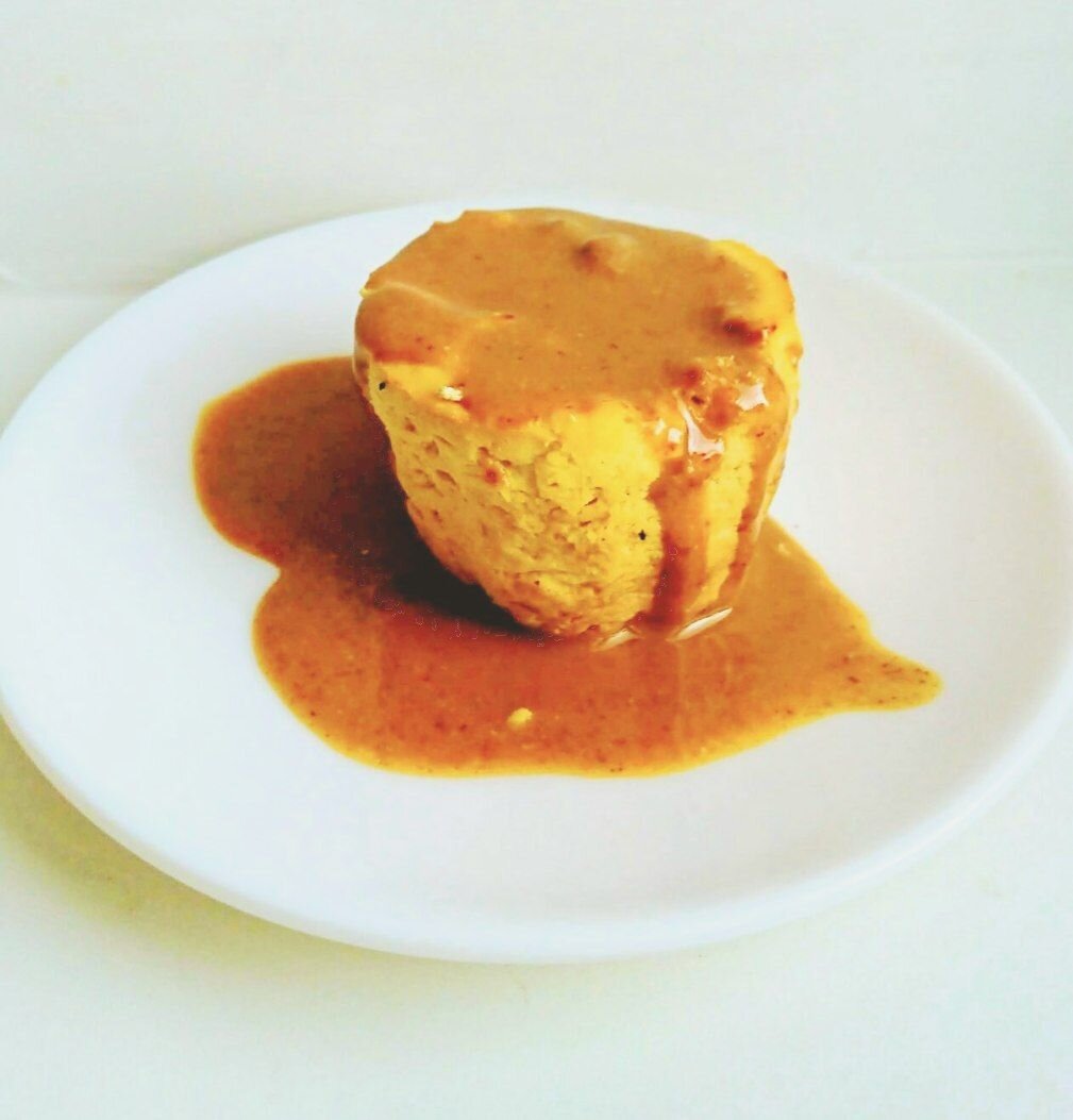 Готовый  кексик полила абрикосовым убречем, всё вместе вкусненько!