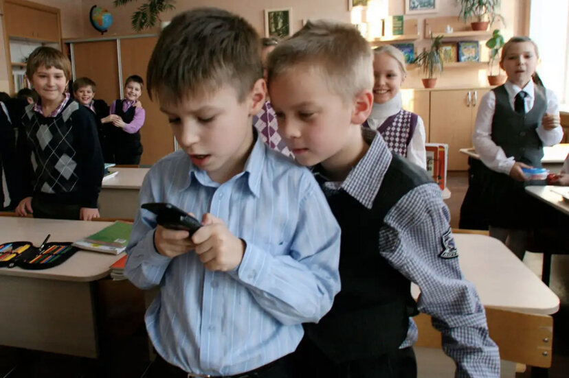 Примерно так выглядела ситуация, когда впервые у кого-то появился телефон 