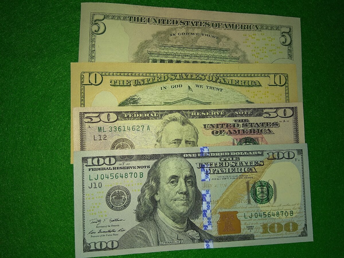 Они не обесцениваются в отличие от рублей