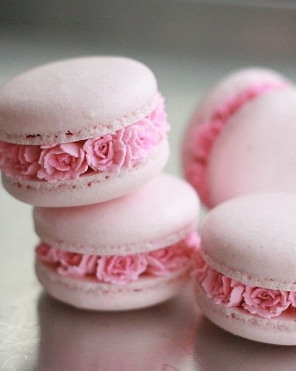 Розы в макаронсах