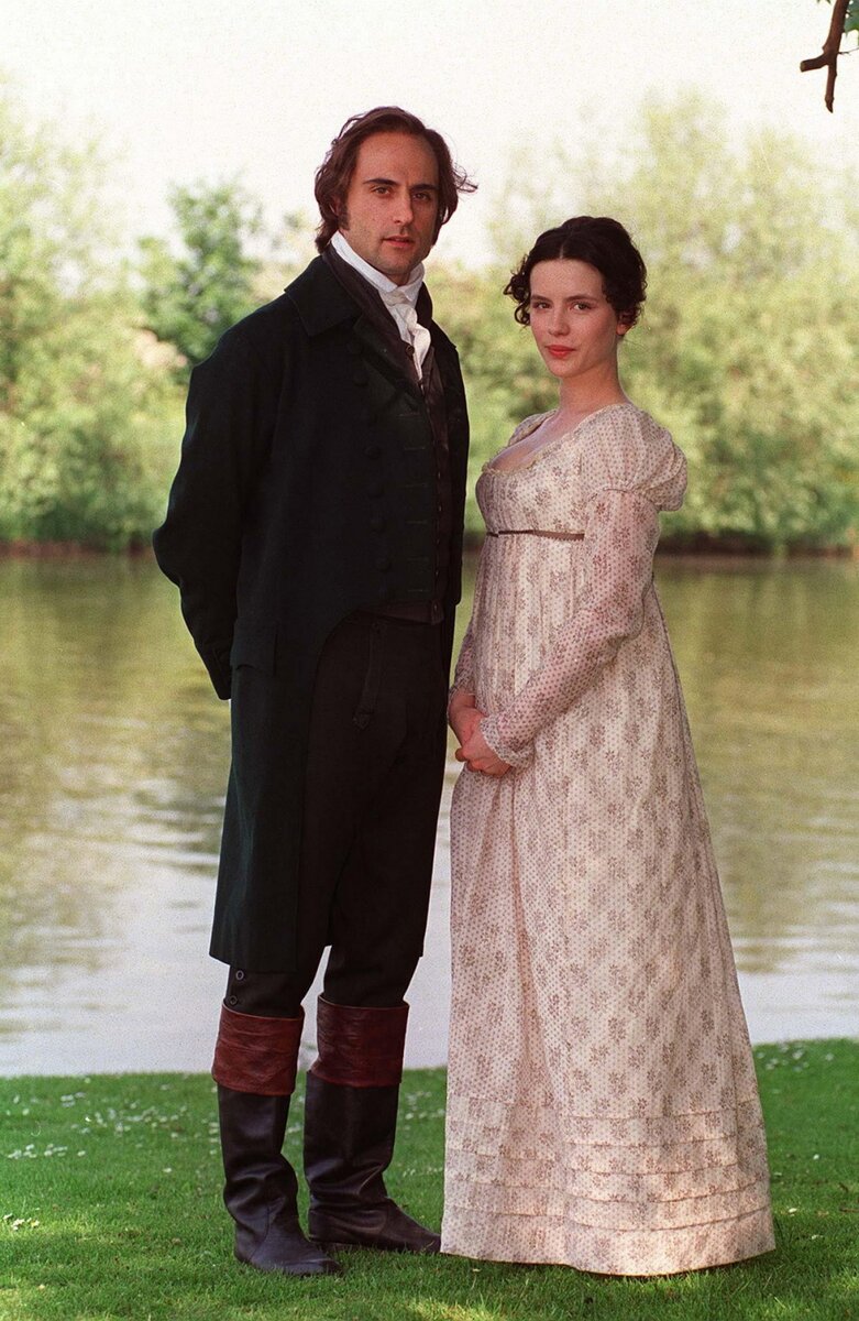 Эмма (Кейт Бекинсейл) и Мистер Найтли (Марк Стронг).