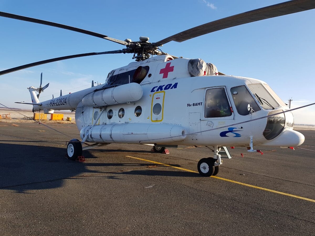 Ми-8 АМТ на аэродроме в Оренбурге
