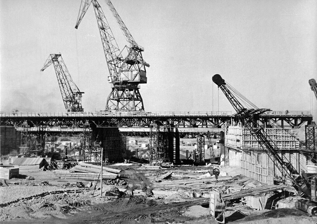 В каком году построили. Ангара до строительства Иркутской ГЭС. Иркутская ГЭС СССР. Иркутская плотина ГЭС история. Иркутская ГЭС В 1950.