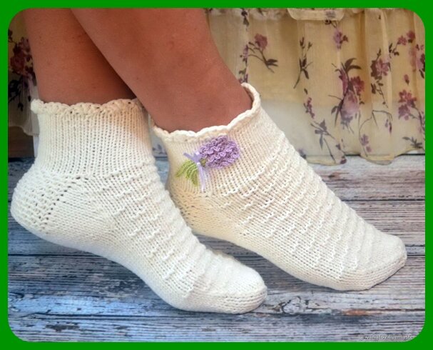 Я постеснялась сфотографировать носки Танечки и Виктора, выглядели они чуть более тонкими, чем эти