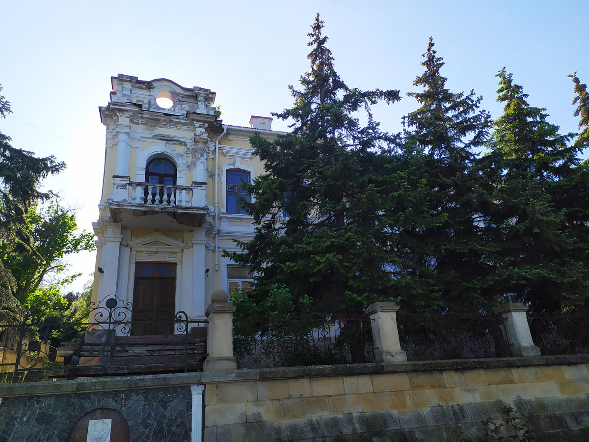 Дача Флора, 1912 г. постройки. Бывший владелец - адвокат Абрамов. Фото автора.