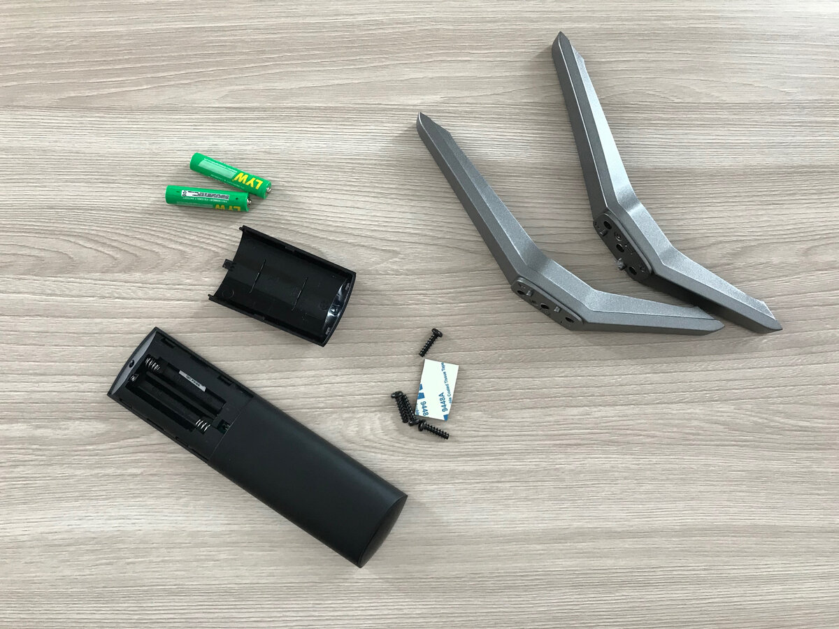 Сборка очень простая. По большому счёту, нужно только прикрутить ножки