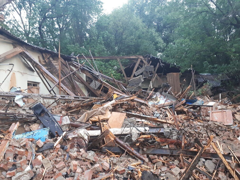 Так сносили старые корпуса