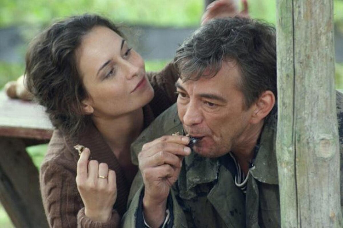 Екатерина Олькина и Николай Добрынин в сериале "Течет река Волга".