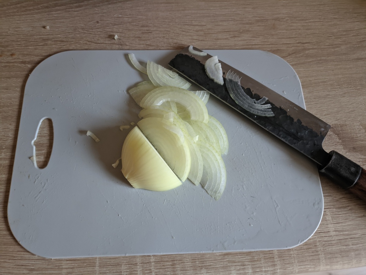 Лук полукольцами