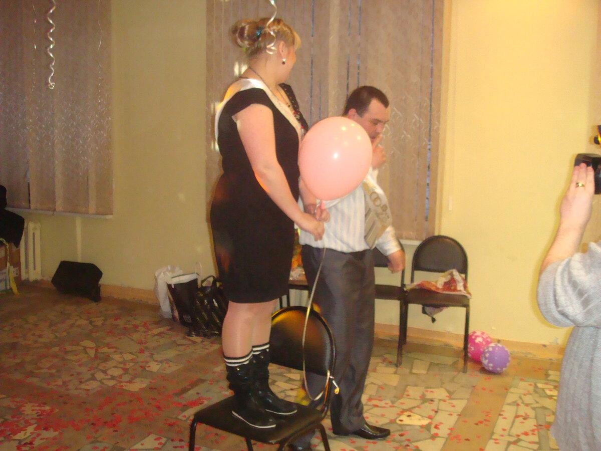 Наши свидетели. Здесь видно как раз пол и стены, которые мне не нравились