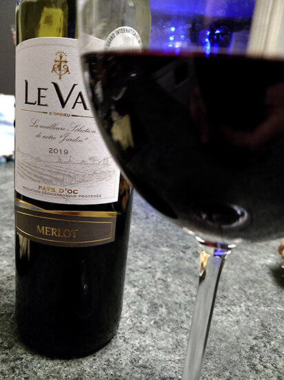 Алкоголь 13%.  Рекомендуется подавать при температуре 16°- 18°C
